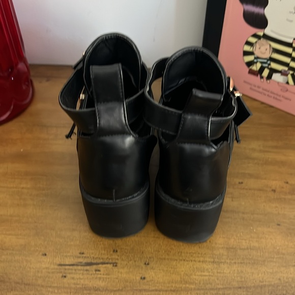 Retro Double Buckle Black Chunky Booties - Picture 7 of 7
